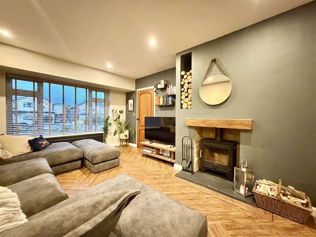 Property photo 3 of 25