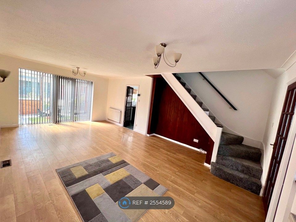 Property photo 1 of 17 Living Room
