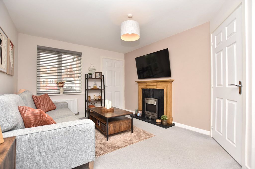 Property photo 2 of 19 Picture No. 15