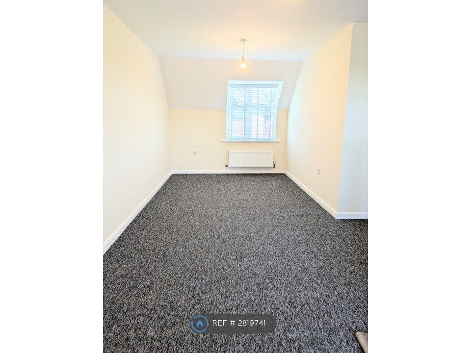 Property photo 3 of 12 Dining Room/Lounge Area