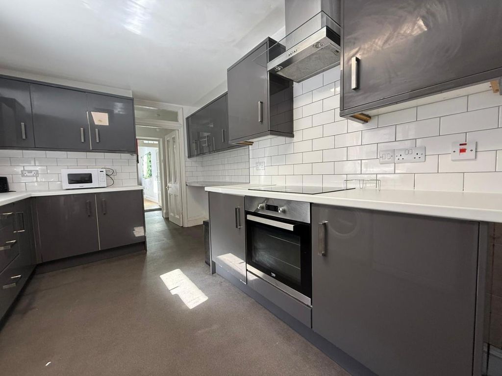 Property photo 3 of 12 Kitchen.Jpg