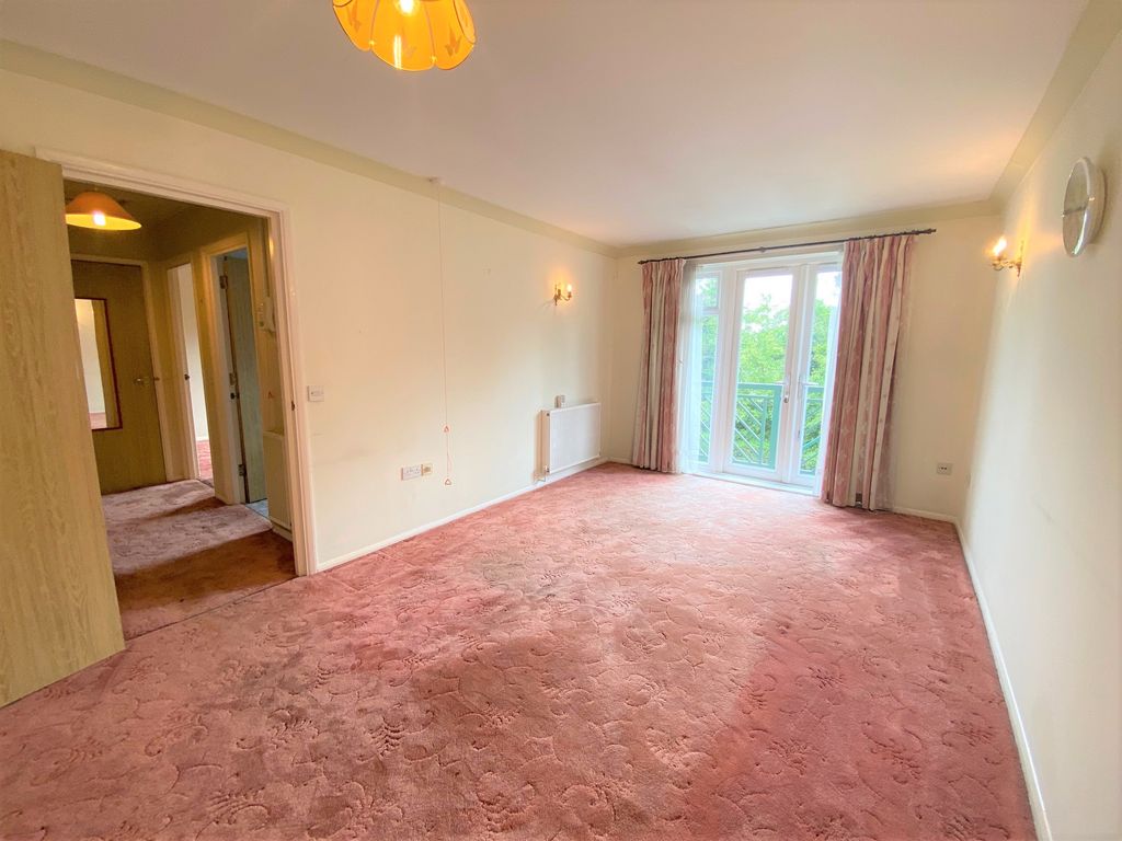 Property photo 3 of 8 Photo 7