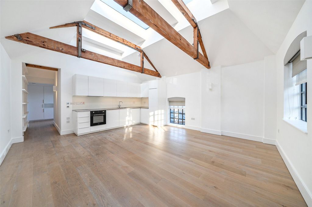 Property photo 1 of 23 Reception