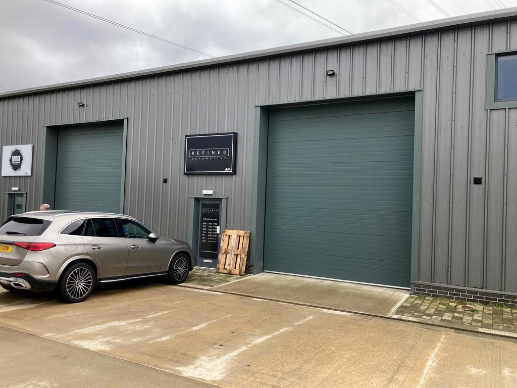 Property photo 1 of 2