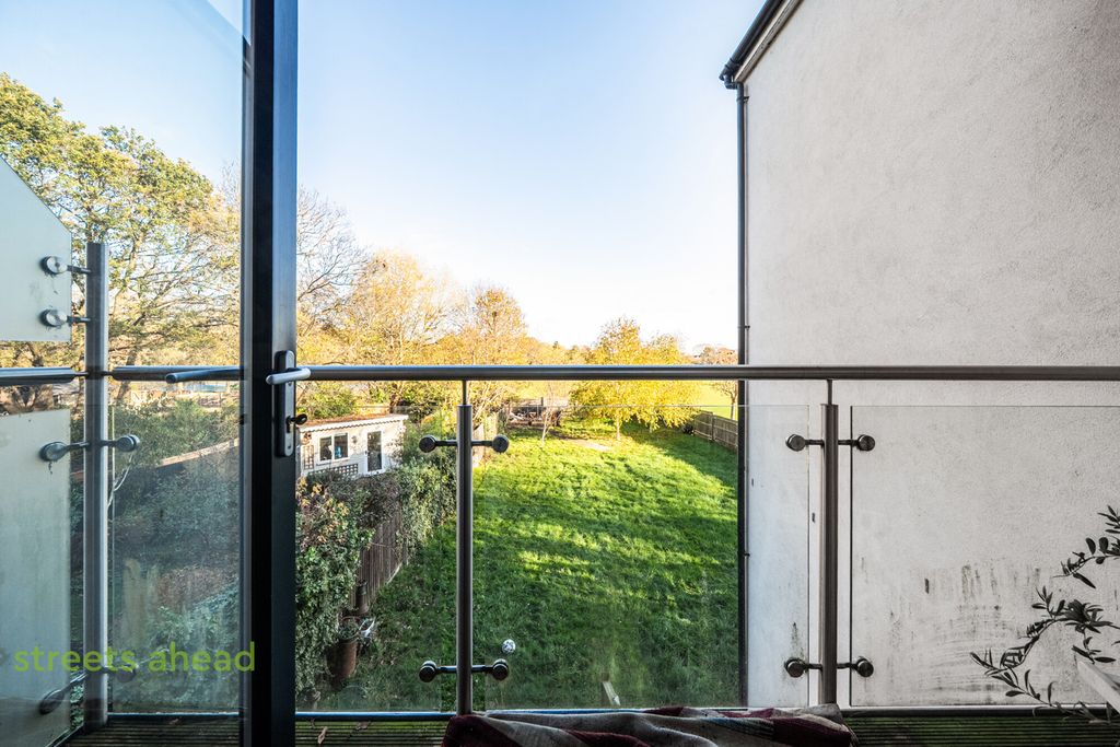 Property photo 3 of 19 3407Cfd5-B536-44A...