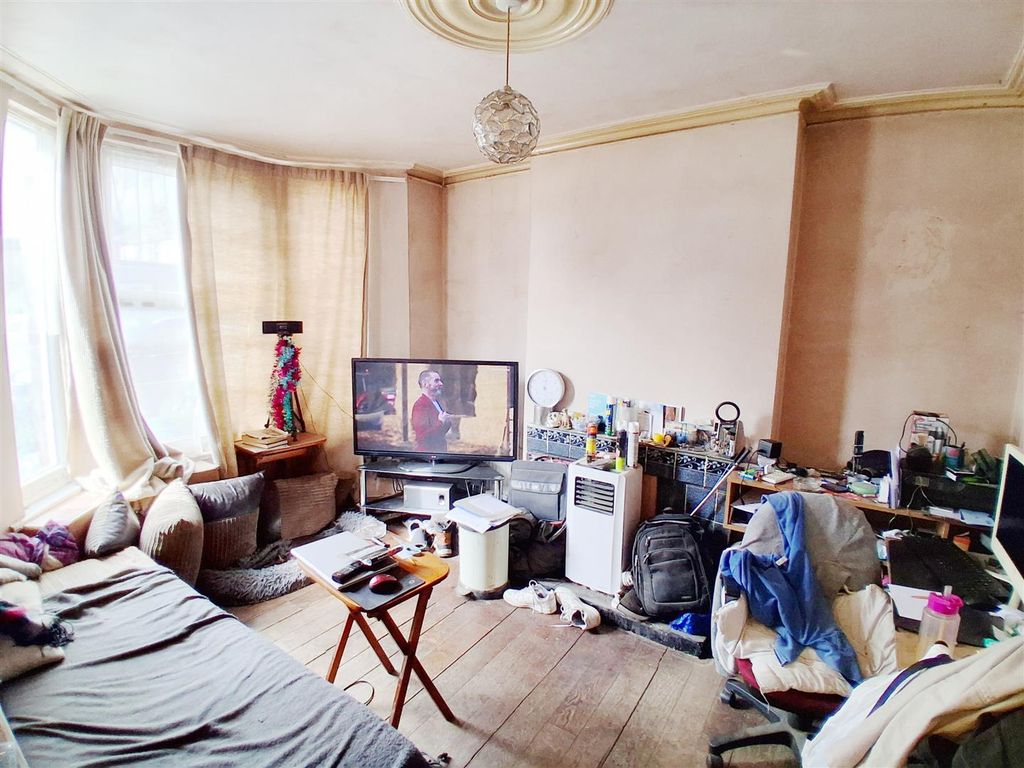 Property photo 2 of 13 1