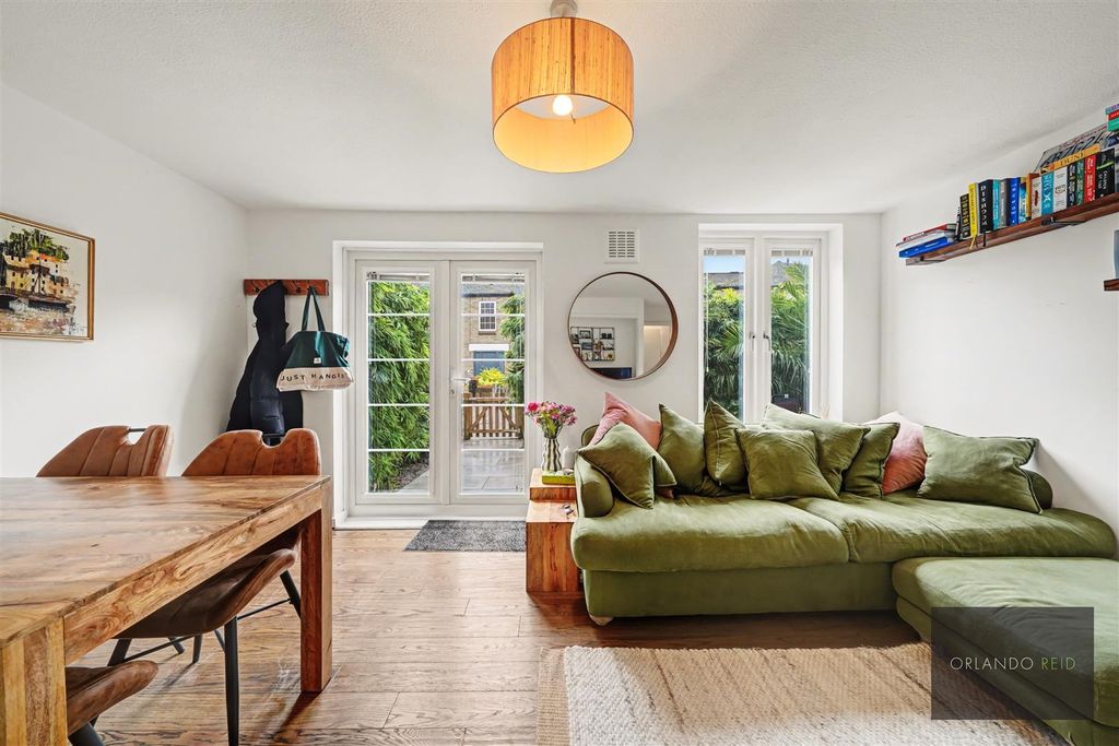 Property photo 2 of 11 13 Bobbin Close Sw4 0Ll-2.Jpg