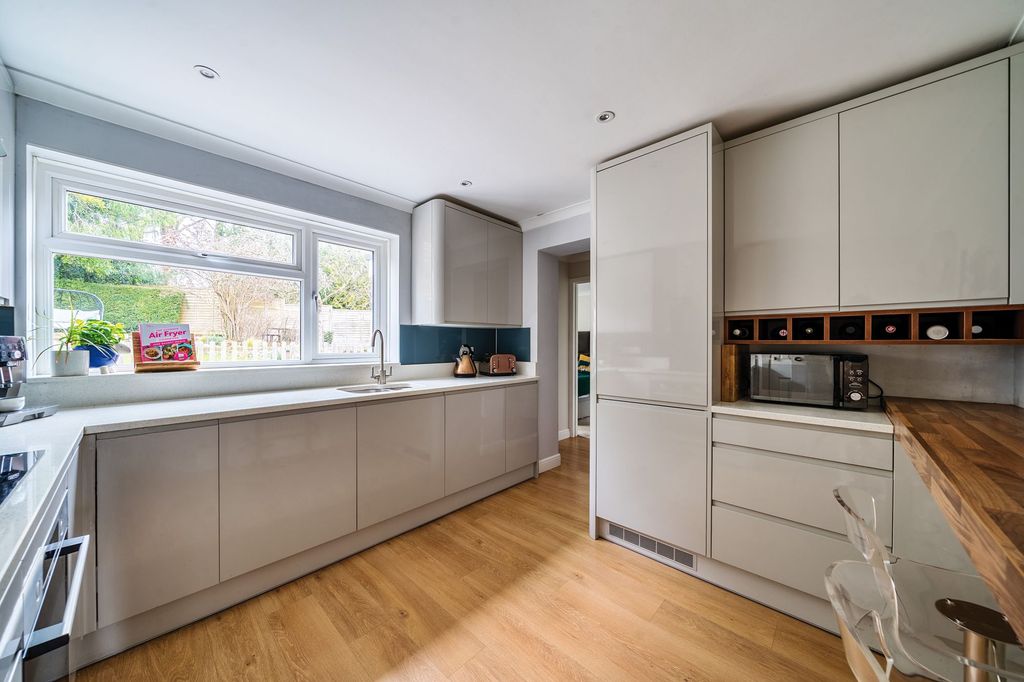 Property photo 3 of 25