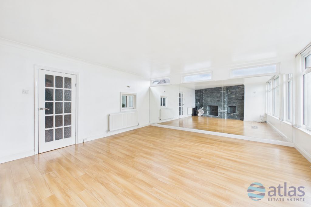 Property photo 3 of 16 Living Room