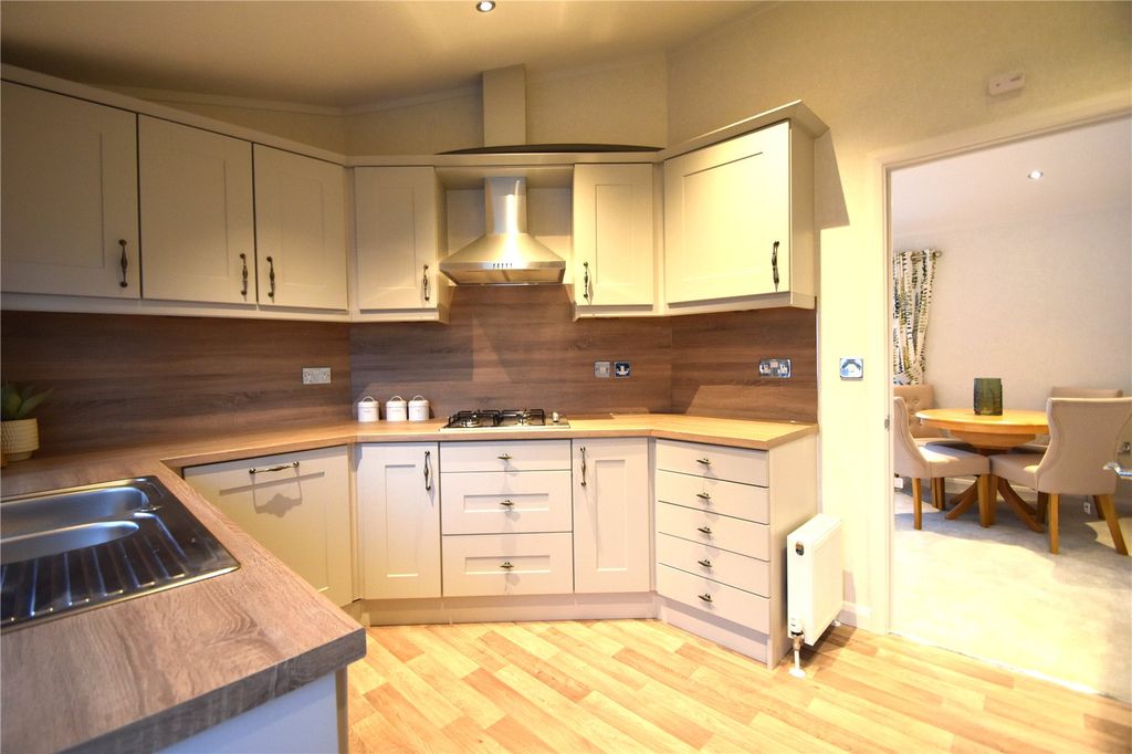 Property photo 2 of 17 Picture No. 05