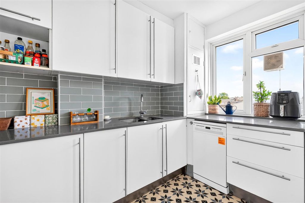 Property photo 3 of 16 Kitchen