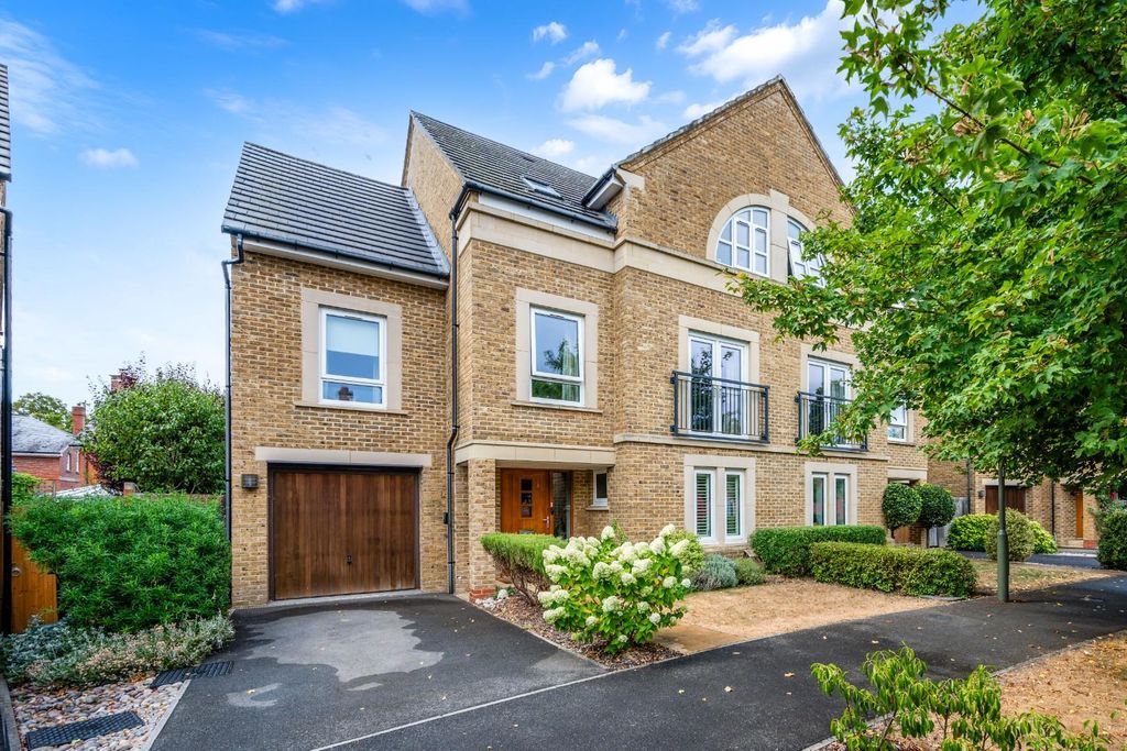 Property photo 1 of 25 Glanville Way