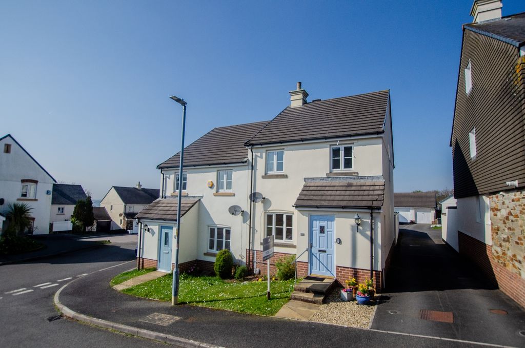 Property photo 1 of 14 18 Grass Valley Park Tps Bodmin 01208 74182-2