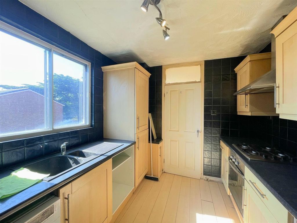 Property photo 2 of 8 Kitchen