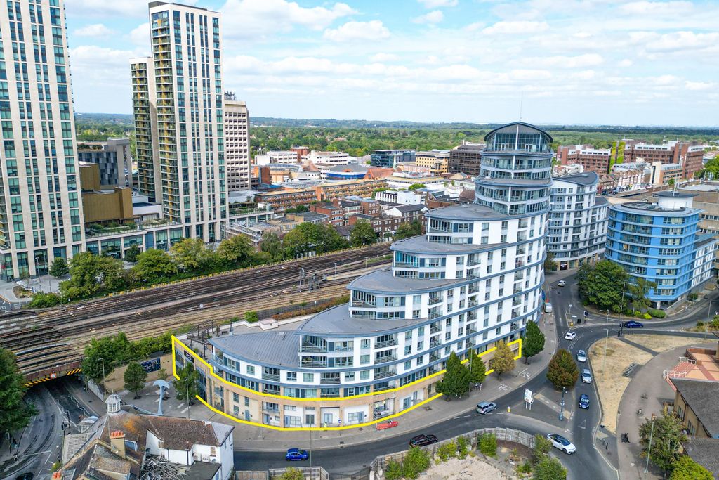 Property photo 2 of 9 6-14 Centrium, Station Approach, Woking Gu22 7Pa