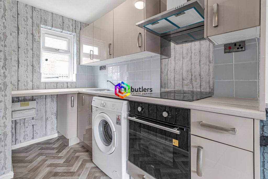Property photo 3 of 7 Kitchen