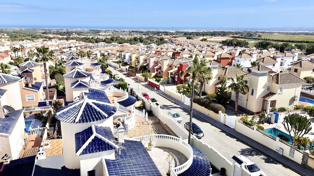 Property photo 3 of 42