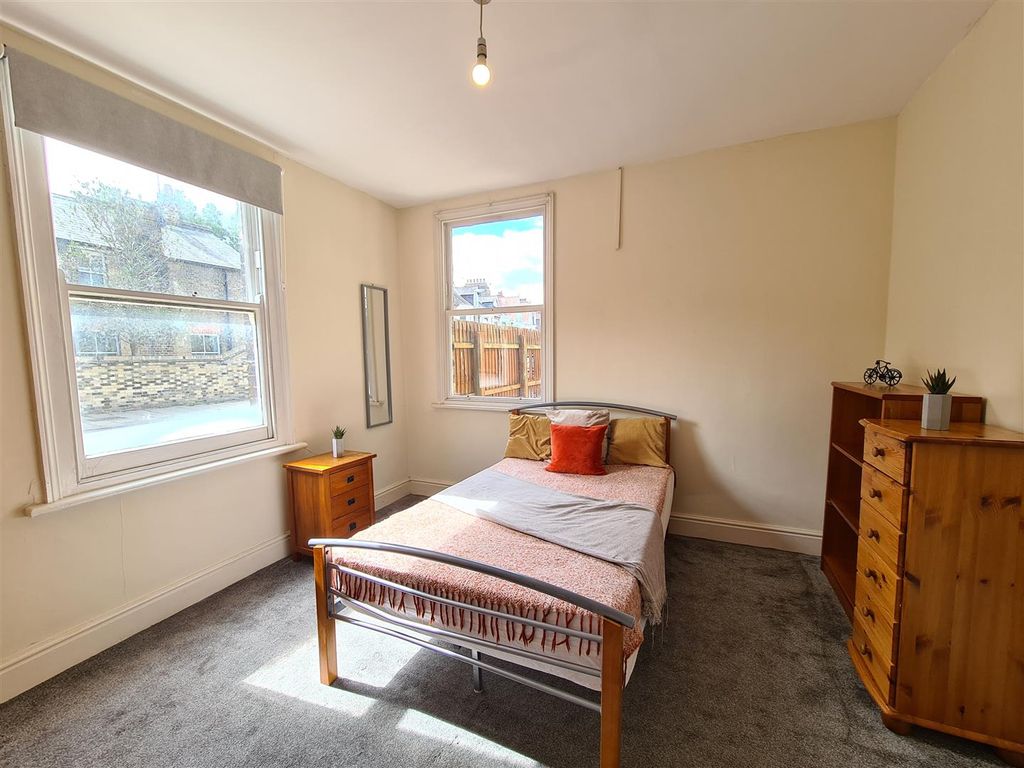 Property photo 3 of 21 Room 3