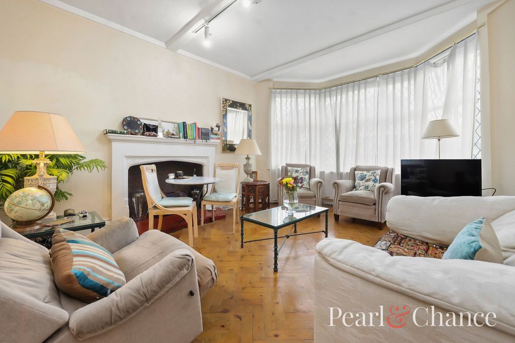 Property photo 3 of 31