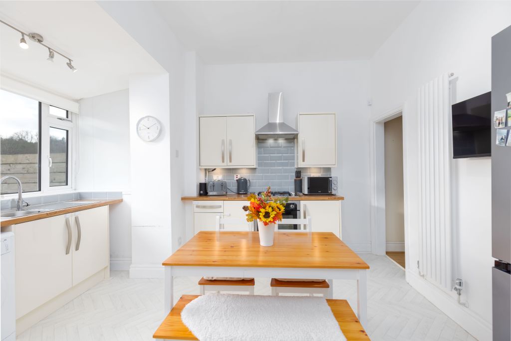 Property photo 3 of 19 Kitchen