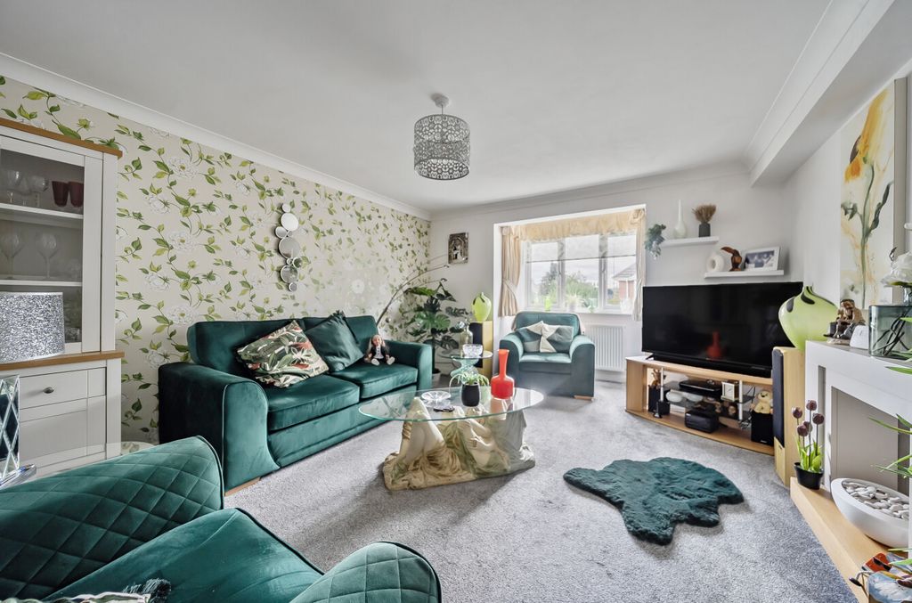 Property photo 2 of 9 1346650-9-68B1Afe...