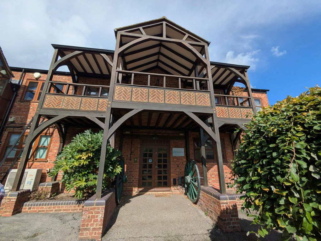 Property photo 1 of 8 1000033638.Jpg