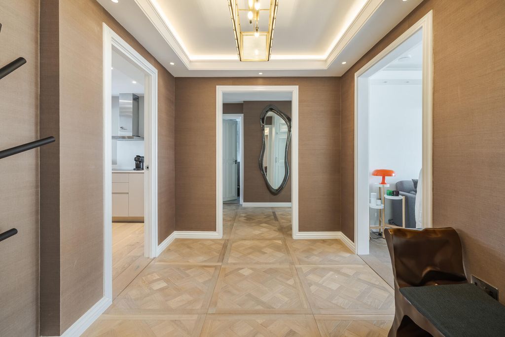 Property photo 2 of 12 Hallway