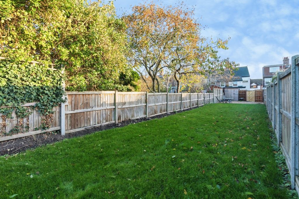 Property photo 2 of 15 Garden