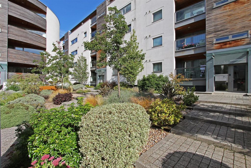 Property photo 1 of 12 38Centurycourt175Dp_Dp_22741278.Jpg