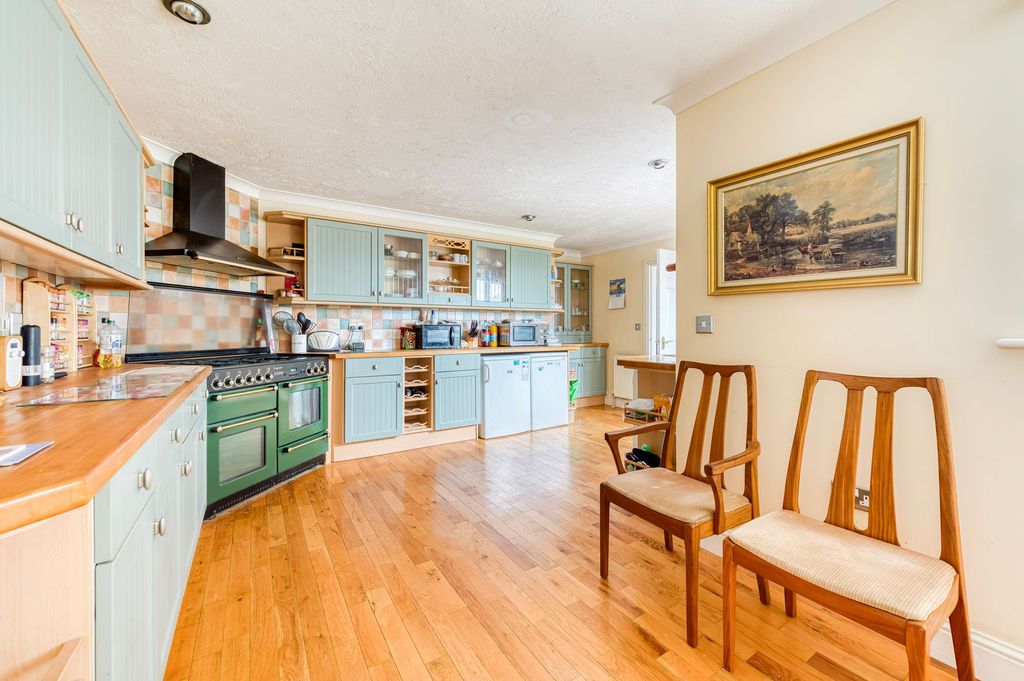 Property photo 2 of 24