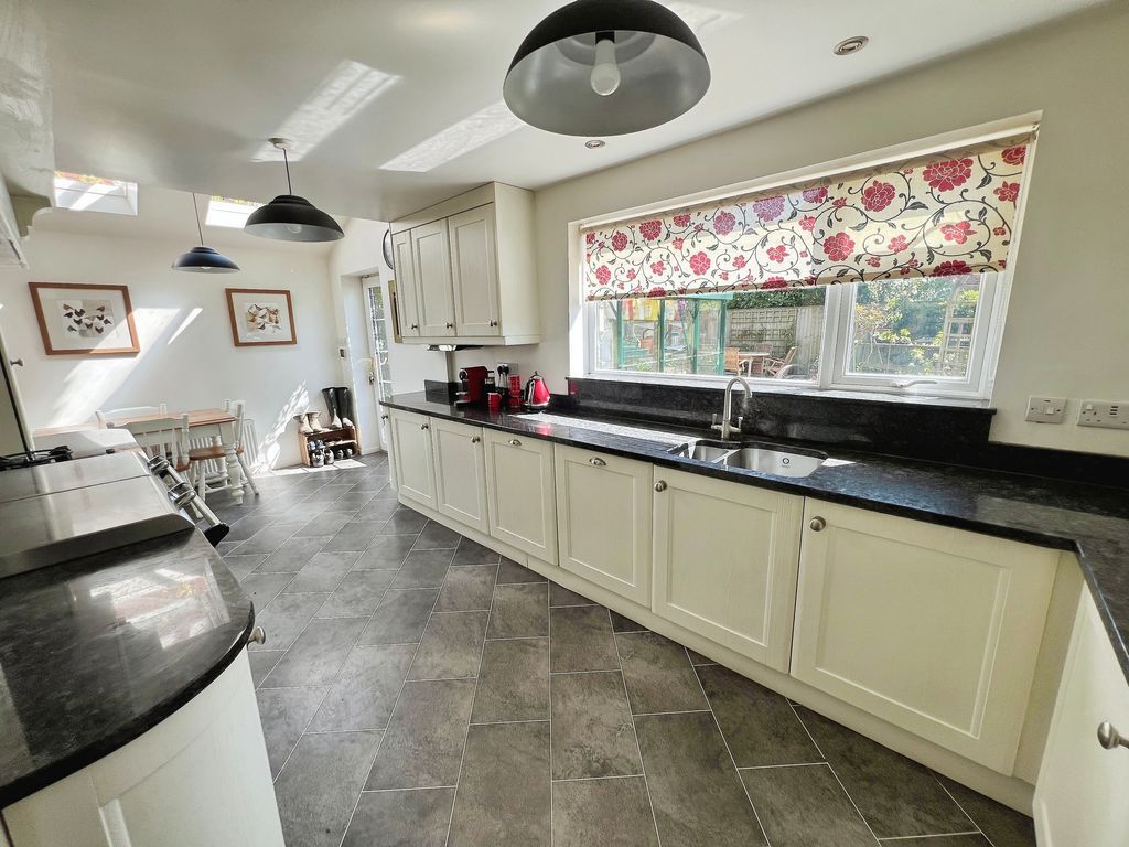 Property photo 3 of 23 Kitchen