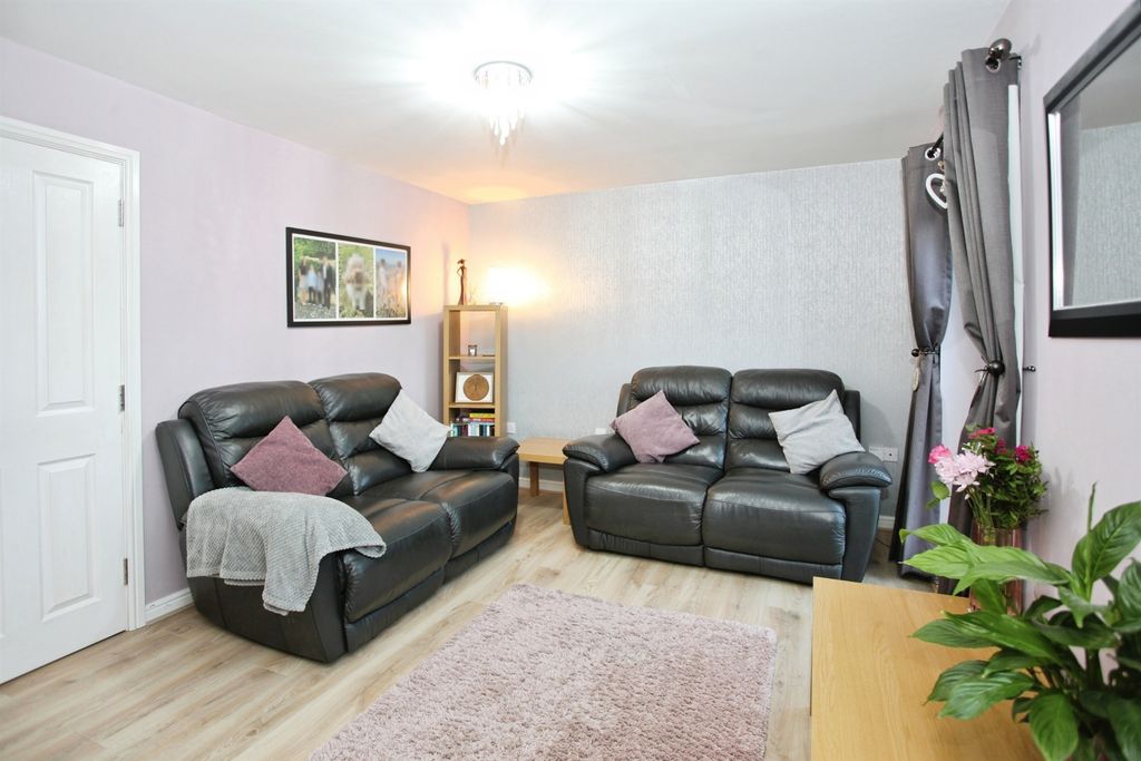 Property photo 3 of 32