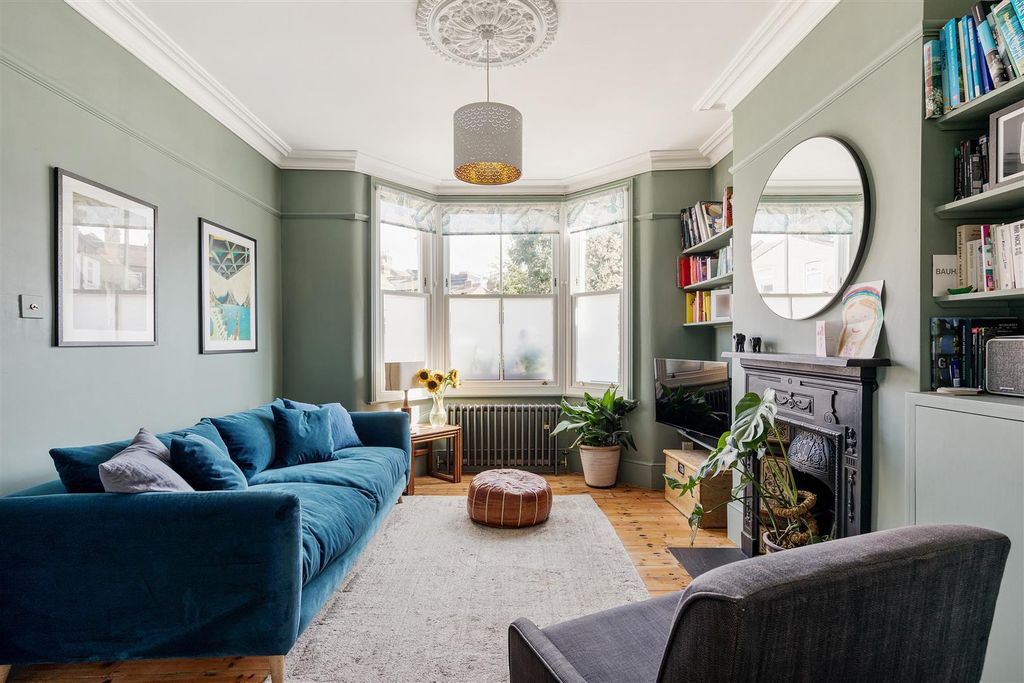 Property photo 2 of 27 Haldan Road E4