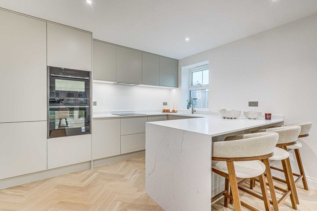 Additional image 7 of 1 bed flat for saleHall Crescent, Benfleet SS7