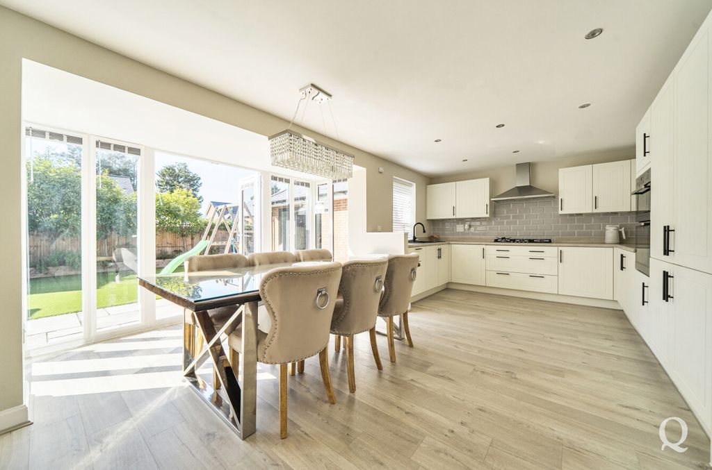 Property photo 2 of 32 000469d1-Bc1d-4Da...