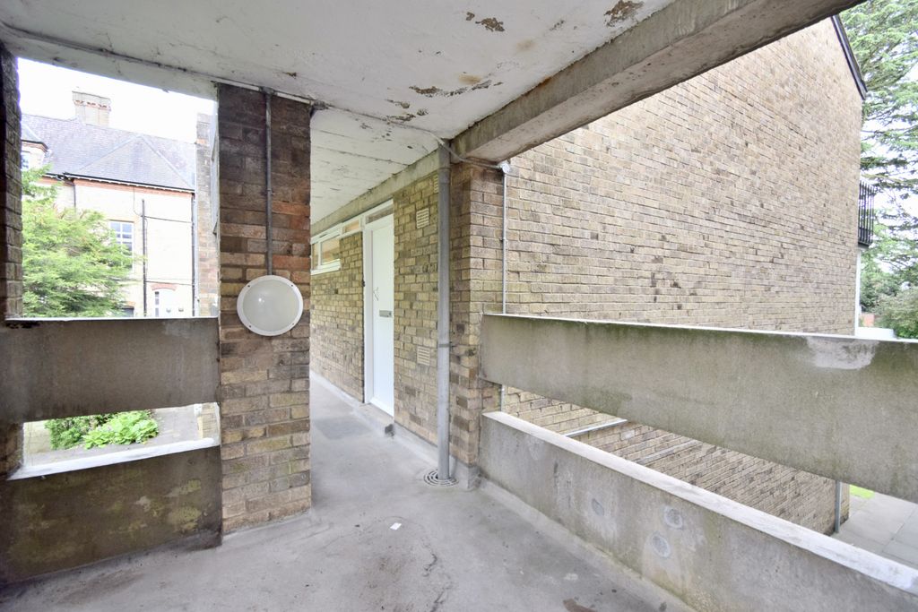 Property photo 3 of 9 Gallery