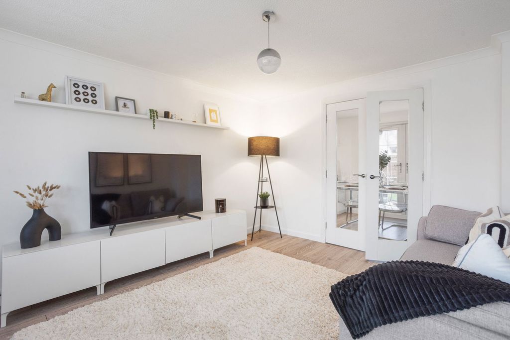 Property photo 2 of 32