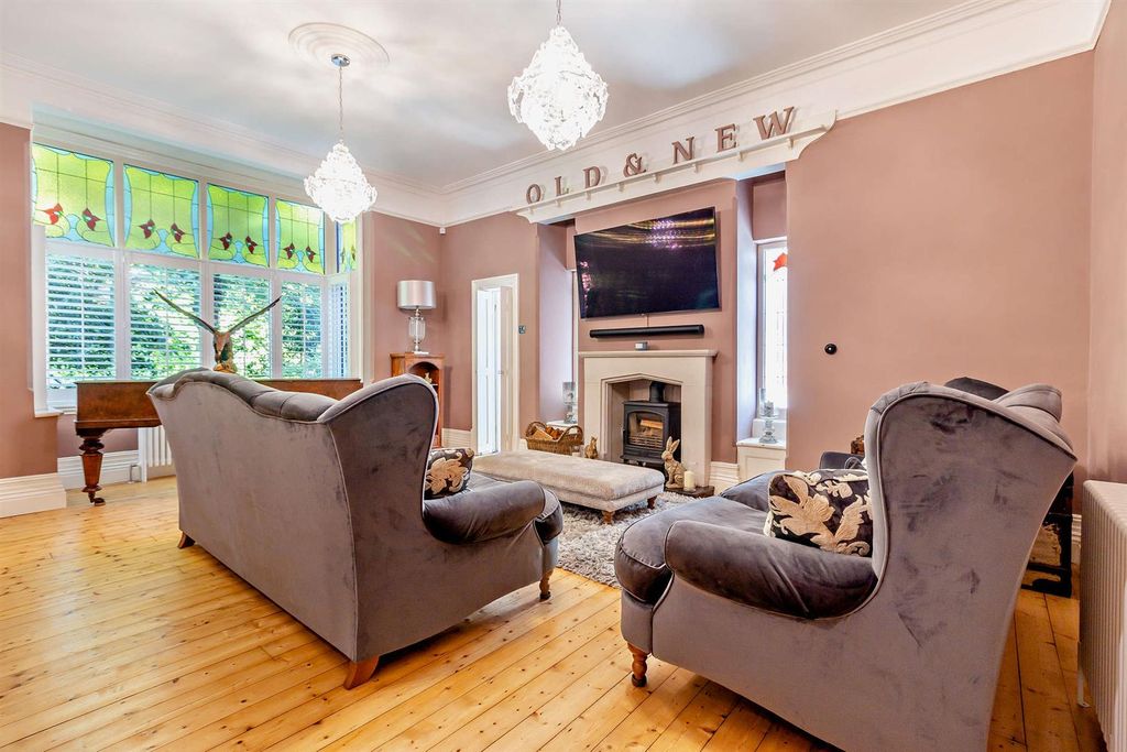 Property photo 2 of 48 Lounge