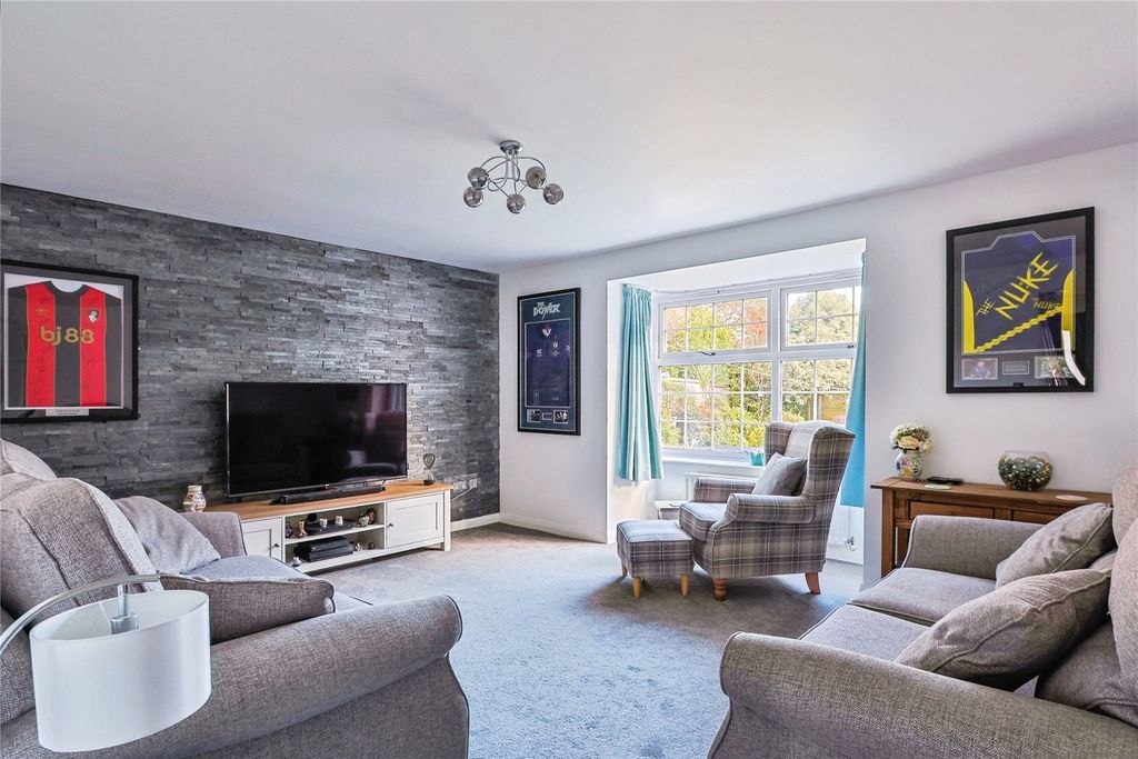 Property photo 2 of 20 Lounge