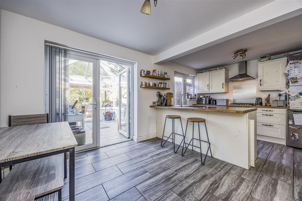 Property photo 2 of 18 Allendale Avenue, Emsworth-Porticomarketing-Nexa-1