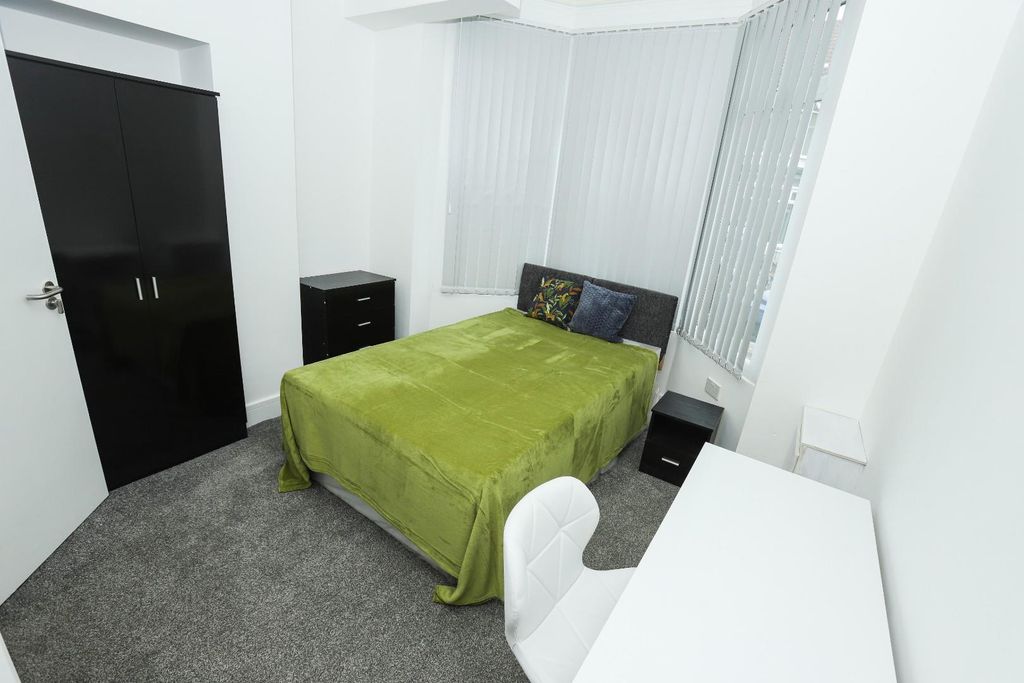 Property photo 1 of 17 71 Wellesley #1.Jpg