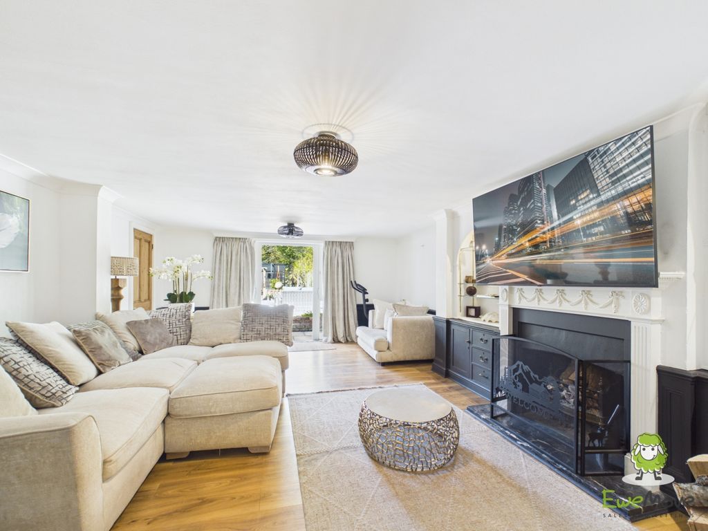 Property photo 3 of 49 Ewemove Basingstoke - 6 Victoria Place