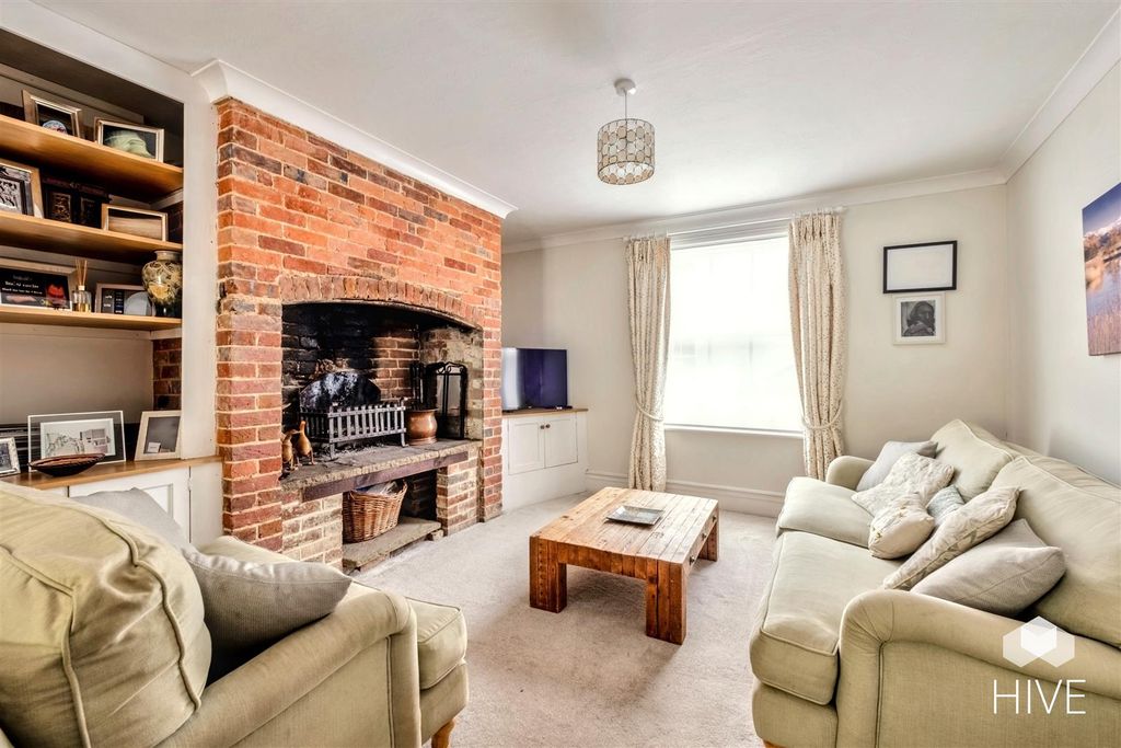 Property photo 2 of 26