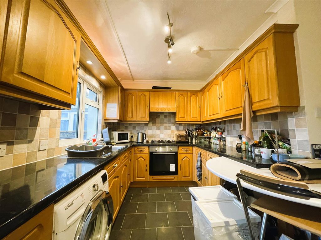 Property photo 3 of 5 Shared Kitchen