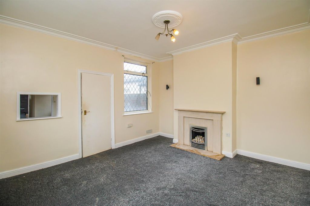 Property photo 3 of 11 Dining Room