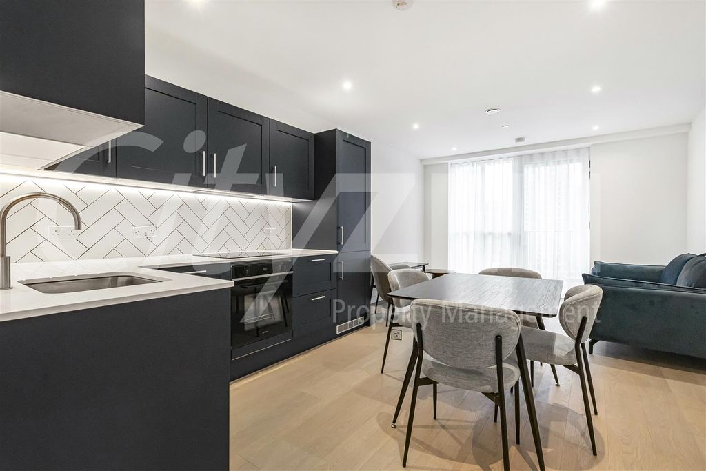Property photo 1 of 46 Kitchen/Reception