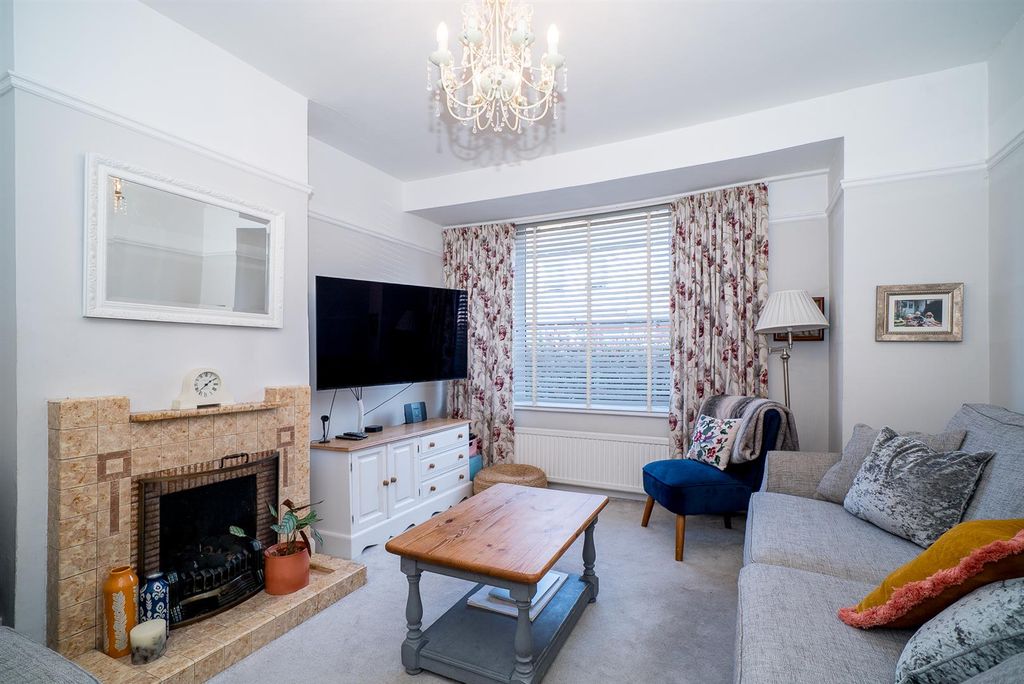 Property photo 2 of 21 35-Beresford-Road-1009.Jpg