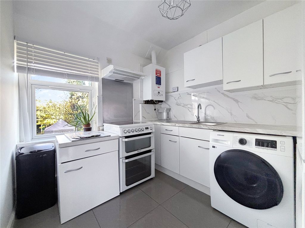 Property photo 3 of 7 Kitchen