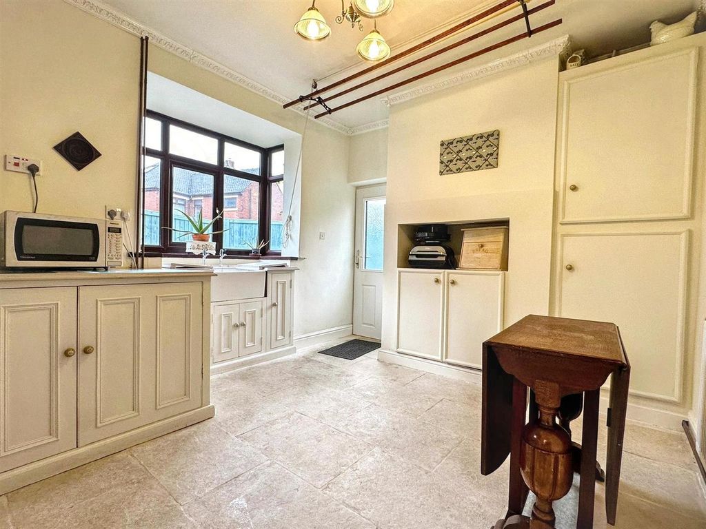 Property photo 3 of 27 Kitchen