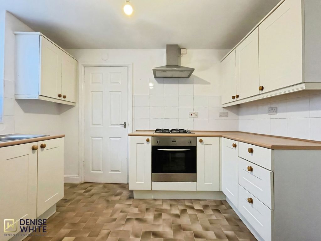 Property photo 2 of 17 Kitchen